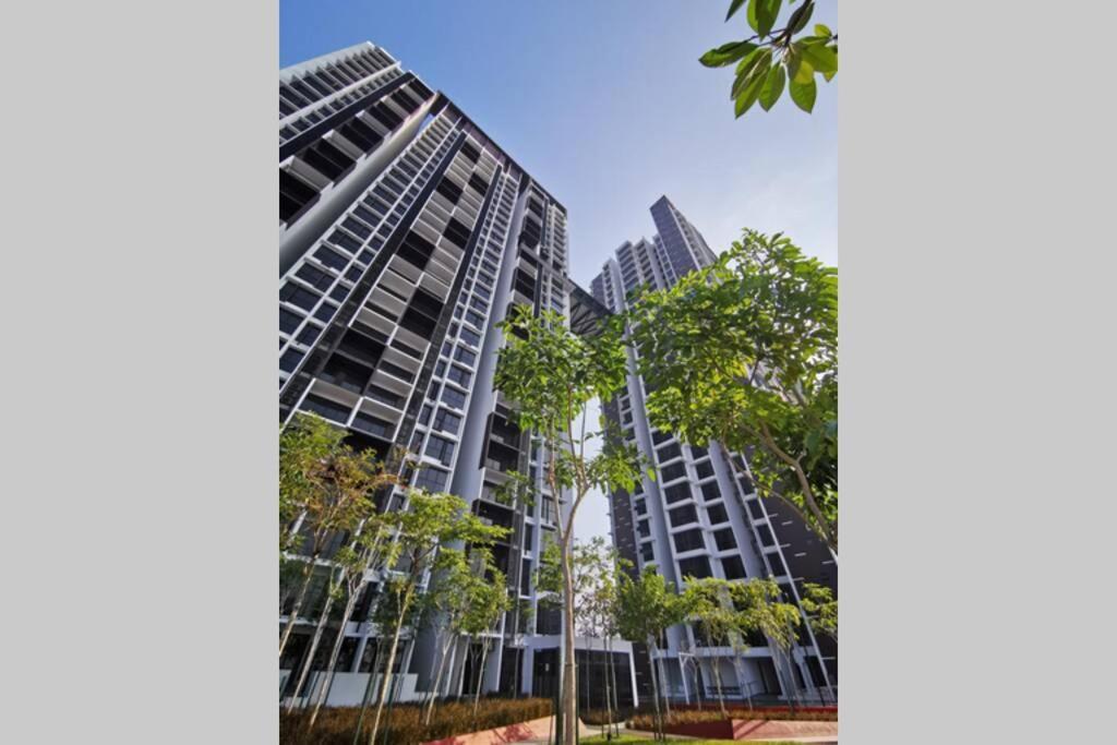 Astetica Pool & Lake View High Floor 100Mbps Wifi Netflix Сери-Кембанган Экстерьер фото