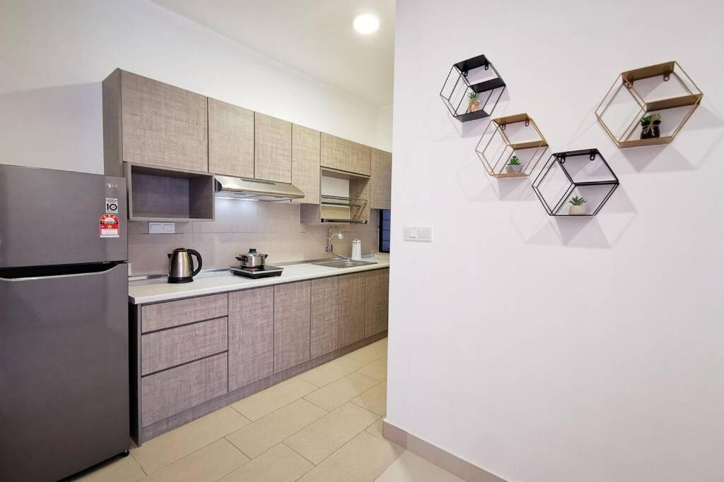 Astetica Pool & Lake View High Floor 100Mbps Wifi Netflix Сери-Кембанган Экстерьер фото