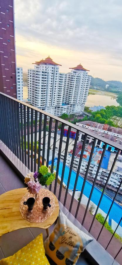 Astetica Pool & Lake View High Floor 100Mbps Wifi Netflix Сери-Кембанган Экстерьер фото